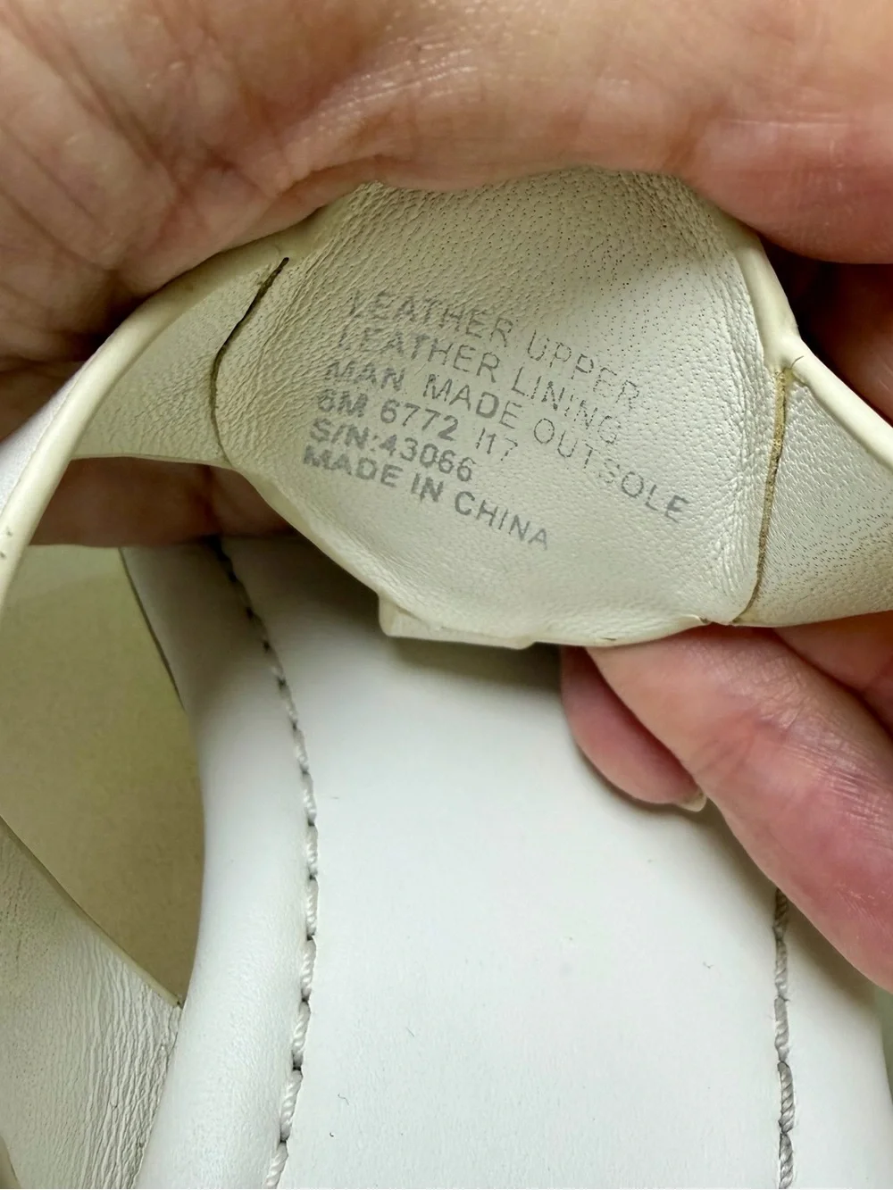 Tory Burch Bryce White Leather Thong Sandals with Gold Emblem